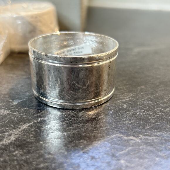 4- Vintage‎ 1” Round Napkin Rings Silverplate On Iron - Picture 3 of 7